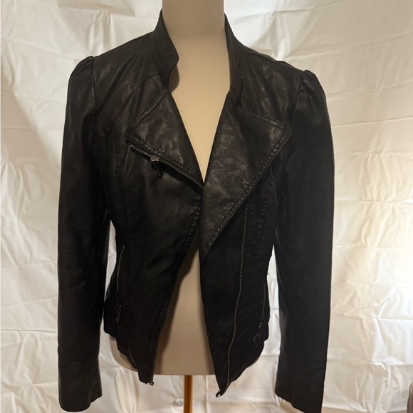 Guess Black Faux Leather Jacket with Asymmetrical Zipper and Fitted Design - Picture 2 of 7